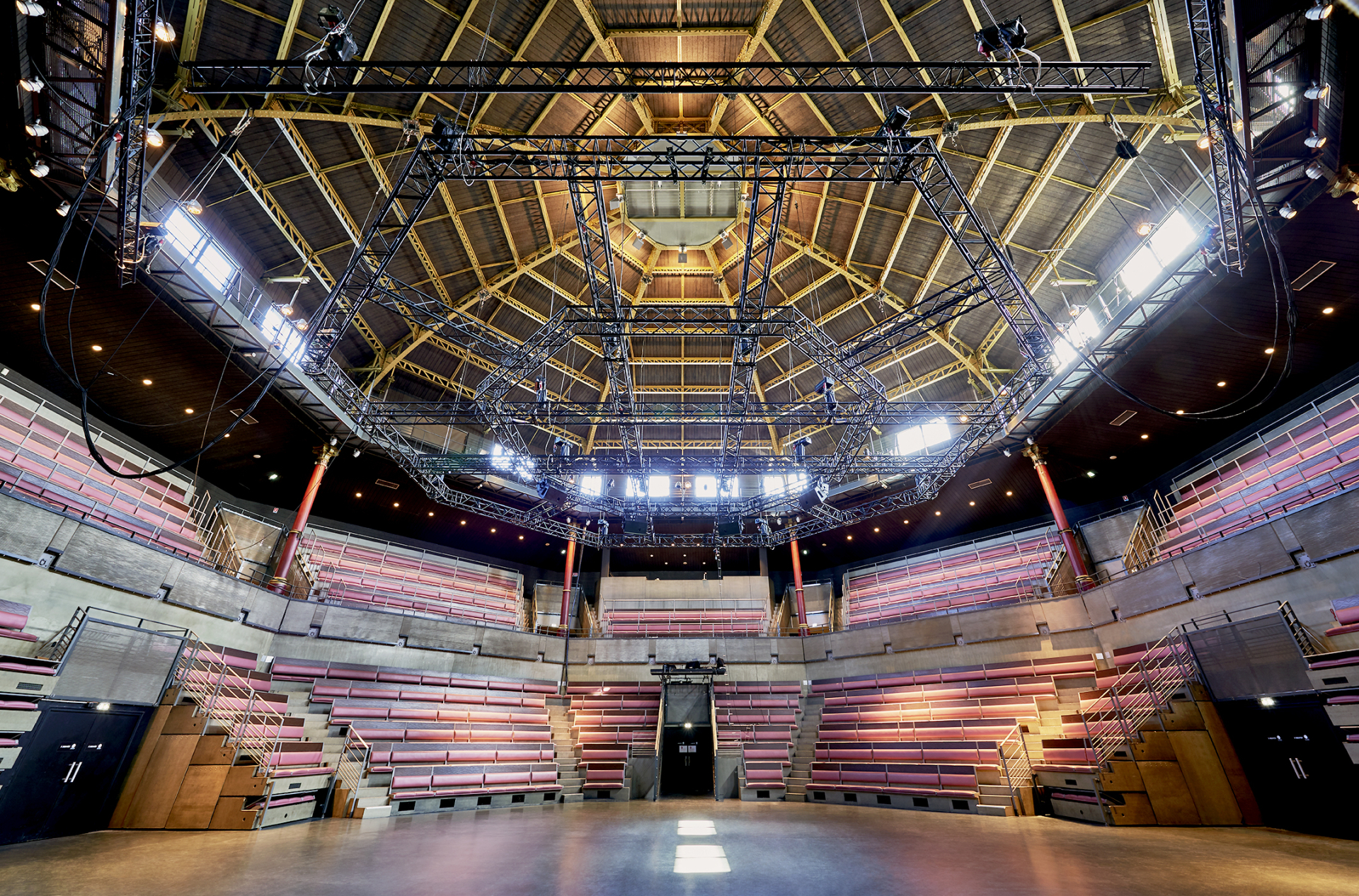 Illustration Le Cirque-Th��tre recrute sa directrice / son directeur